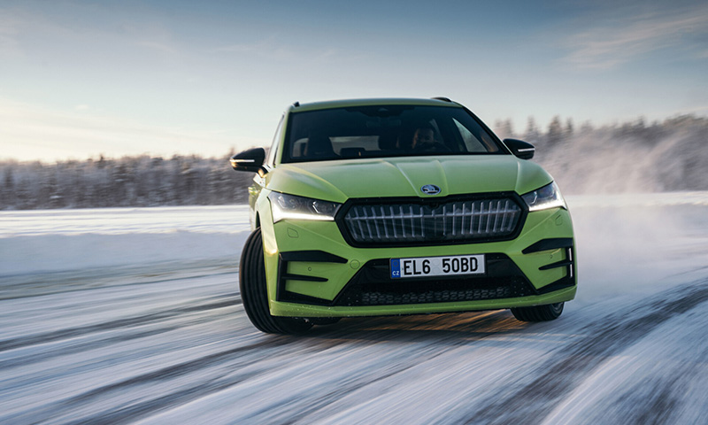 Škoda Enyaq RS iV ile Buz Üzerinde İki Dünya Rekoru Kırdı!